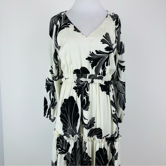 Express Black White Floral Maxi Dress Size Small - Picture 2 of 10